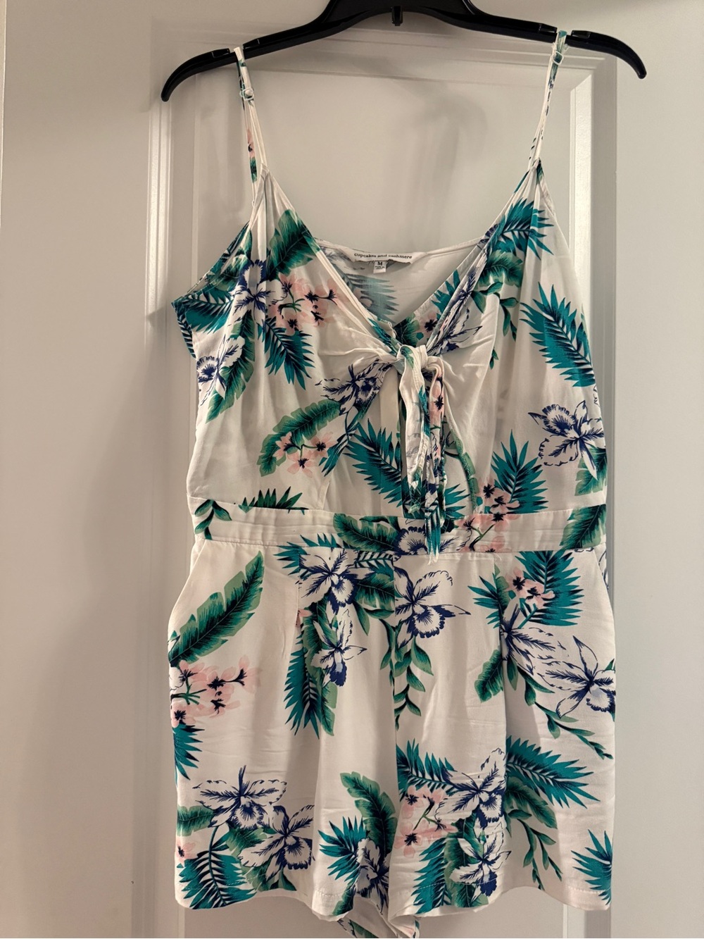 cupcakes & cashmere White Tropical-Print Spaghetti-Strap Romper